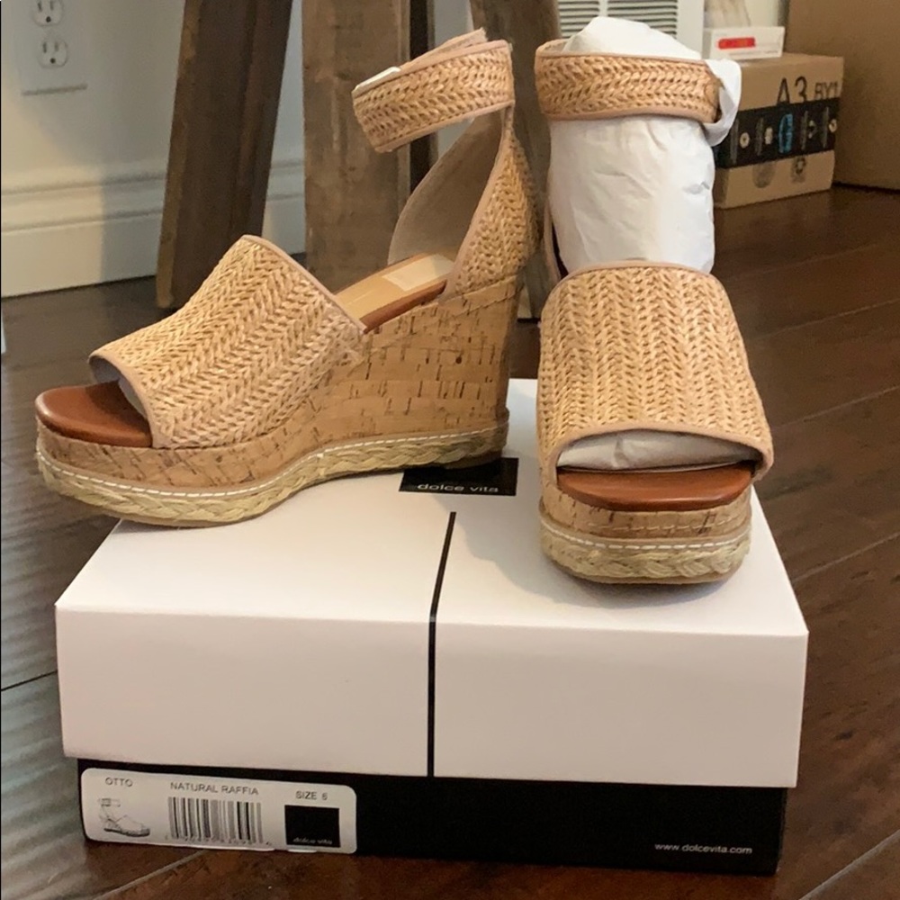 Dolce Vita Otto Wedge in Natural Raffia